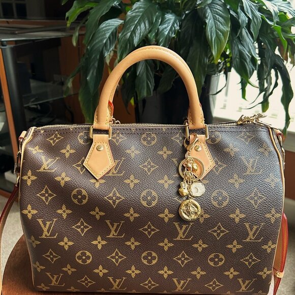 COMPASS Bag Charm Gold Tone 🧭 - Picture 4 of 8